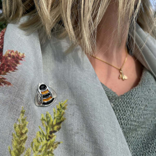 Bumblebee-Brooch_1280x1280_crop_center